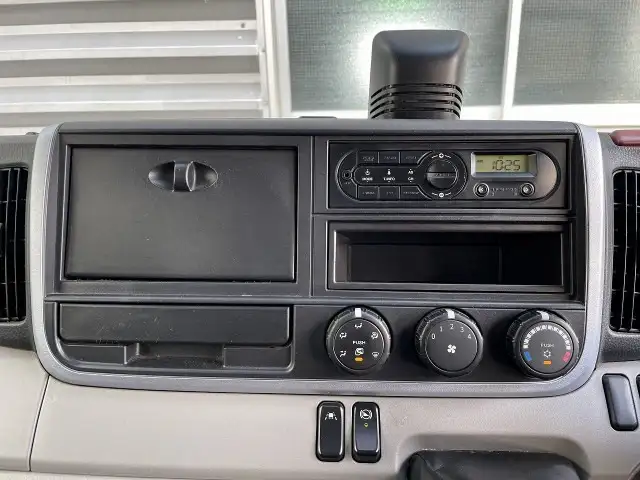 三菱 キャンター 小型 ウイング TPG-FEA50 H30の中古トラック画像12