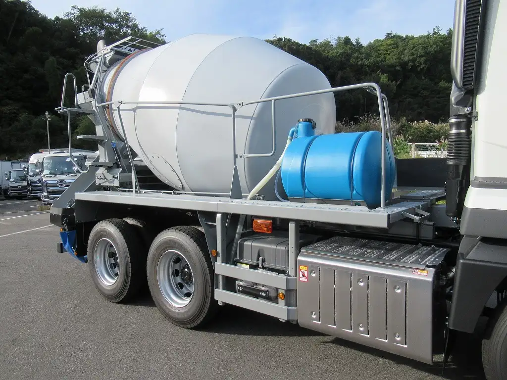 三菱 スーパーグレート 大型 ミキサー・ポンプ ベッド 2KG-FV70GXの中古トラック画像8