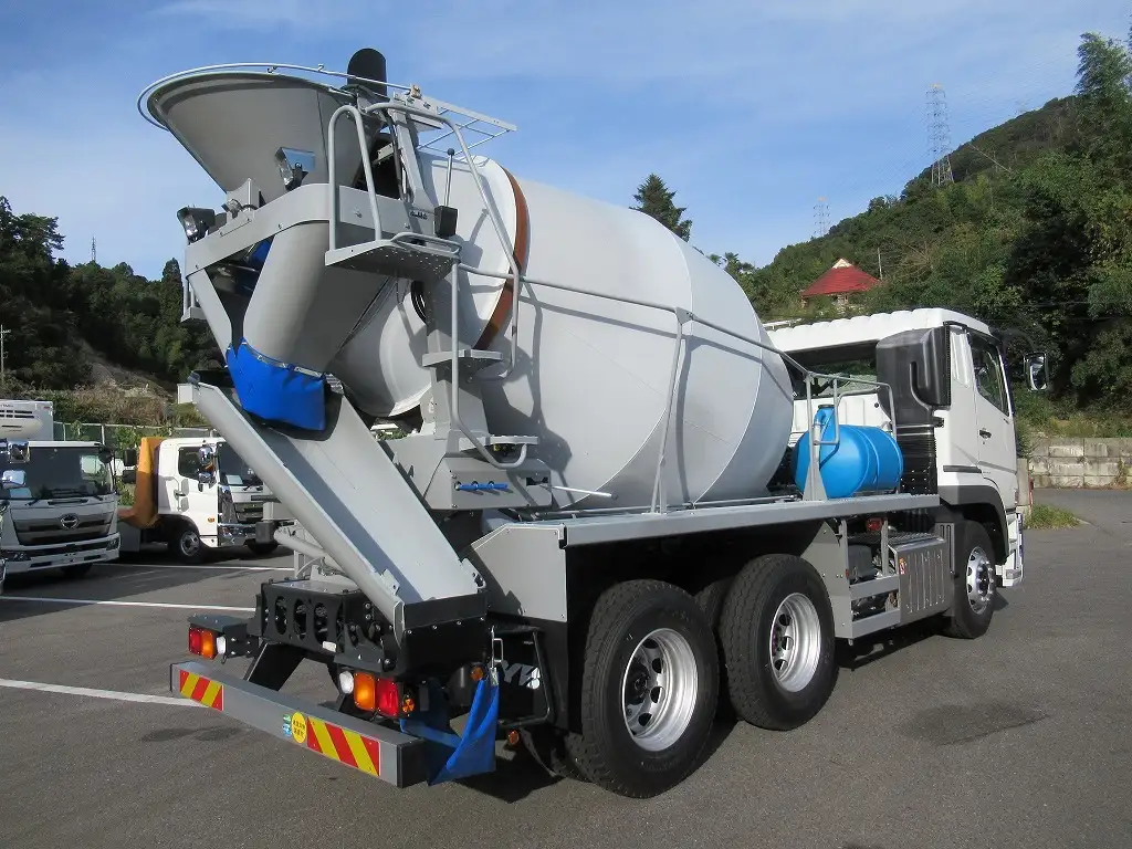 三菱 スーパーグレート 大型 ミキサー・ポンプ ベッド 2KG-FV70GXの中古トラック画像3