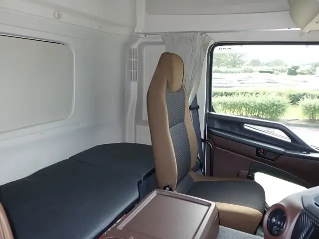 日野 プロフィア 大型 ウイング パワーゲート ハイルーフの中古トラック画像9