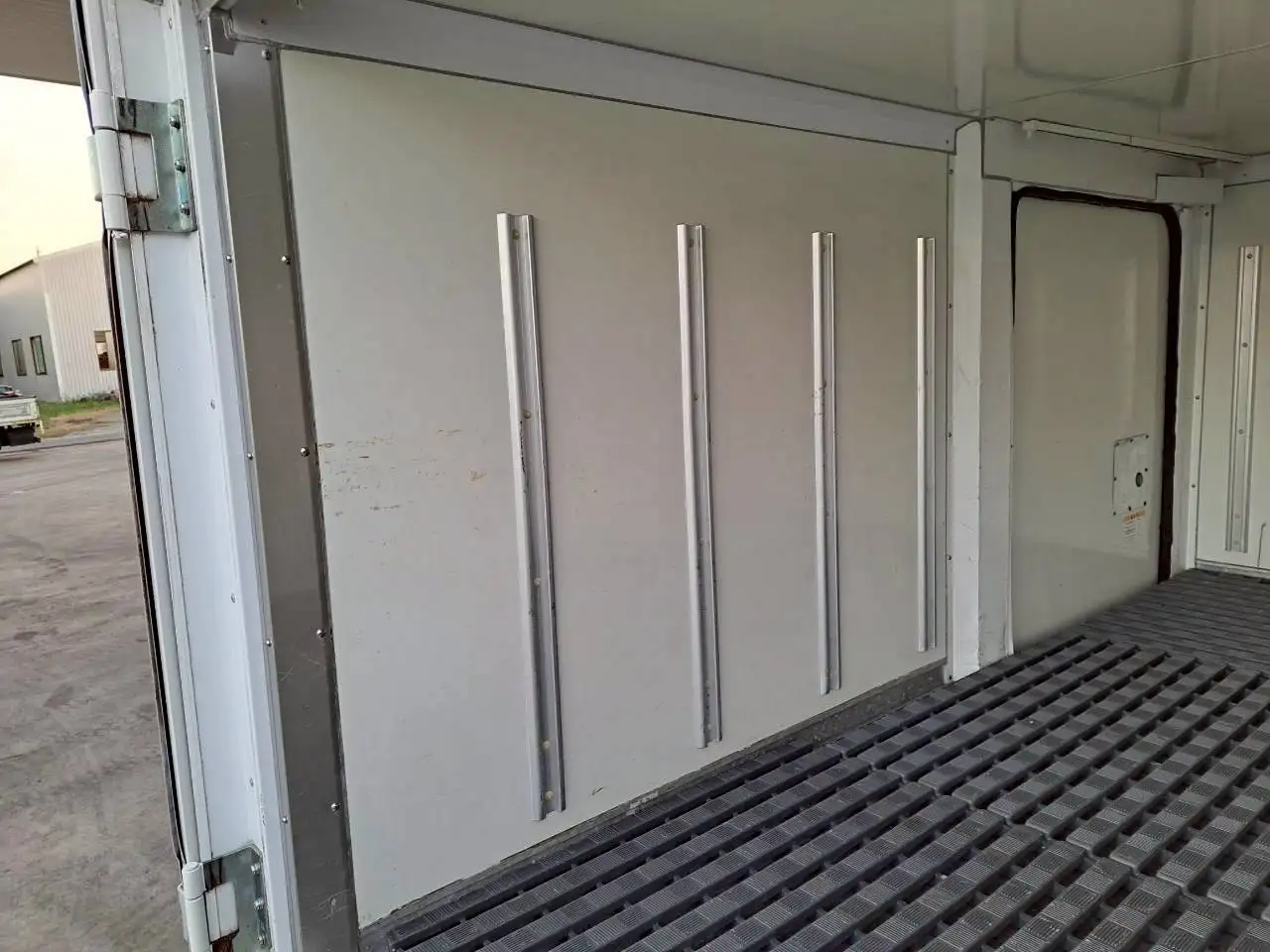 マツダ ボンゴ 小型 冷凍冷蔵 低温 サイドドアの中古トラック画像10
