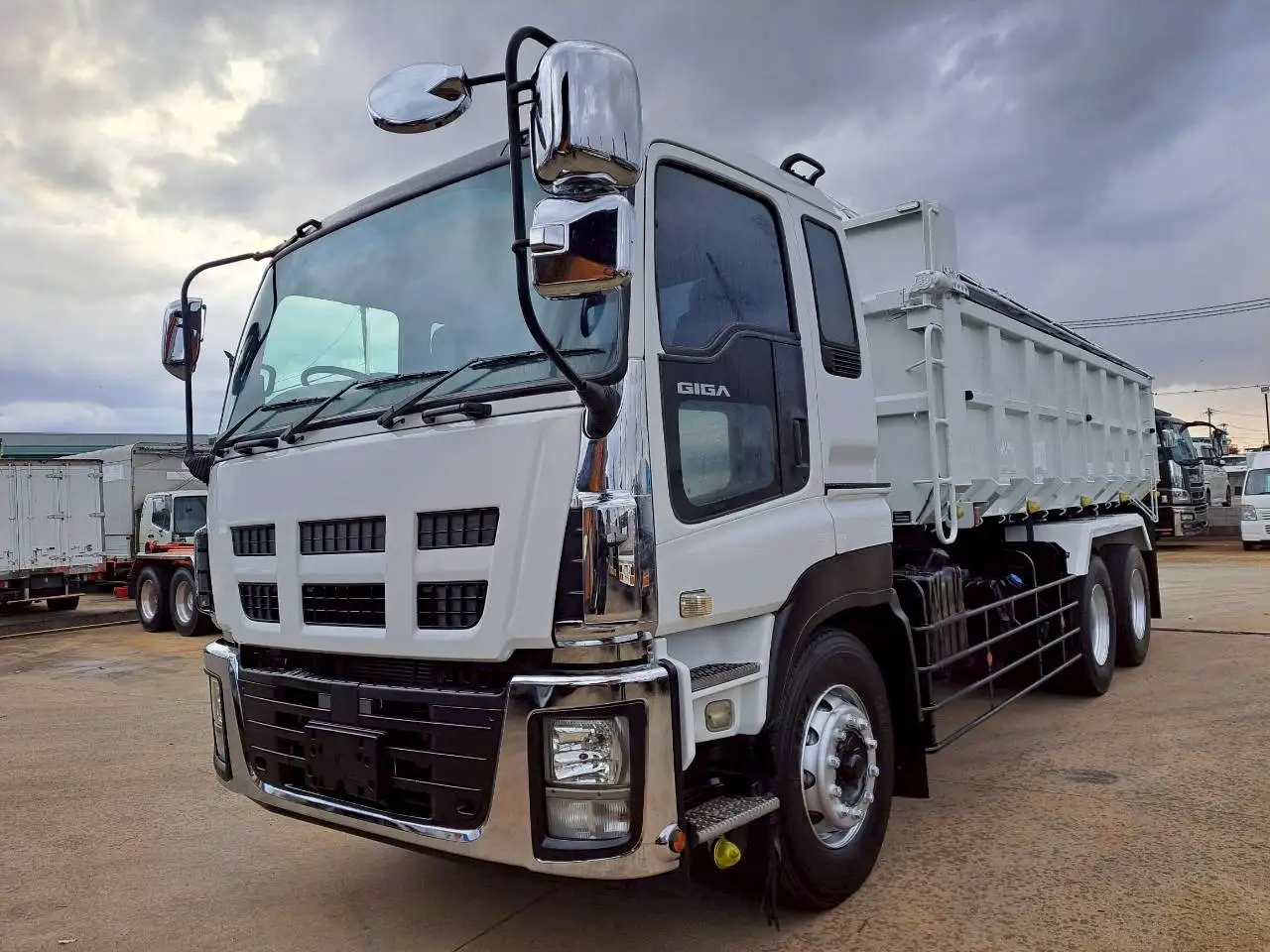 いすゞ ギガ 大型 ダンプ 土砂禁 コボレーン の中古トラック【車両No.201095】