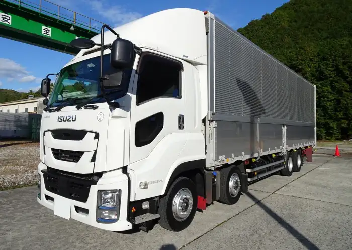 いすゞ ギガ 大型 ウイング エアサス ベッド の中古トラック【車両No.201019】