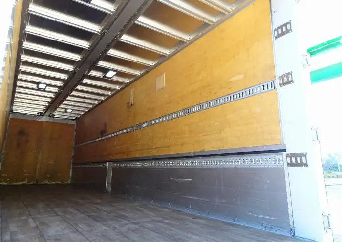 いすゞ ギガ 大型 ウイング エアサス ベッドの中古トラック画像9