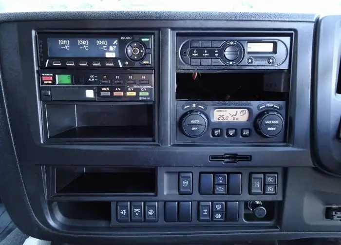 いすゞ ギガ 大型 ウイング エアサス ベッドの中古トラック画像像17