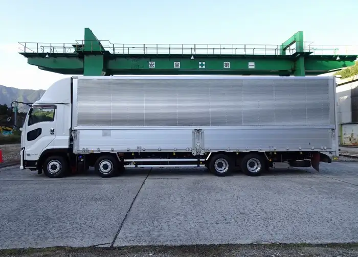 いすゞ ギガ 大型 ウイング エアサス ベッドの中古トラック画像6