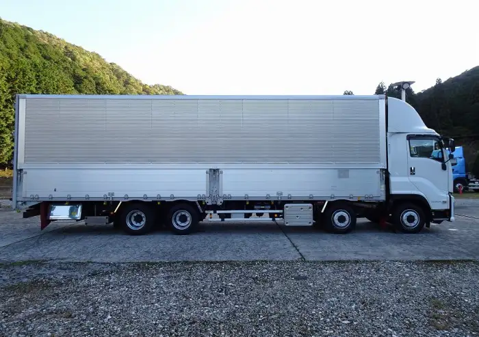 いすゞ ギガ 大型 ウイング エアサス ベッドの中古トラック画像2