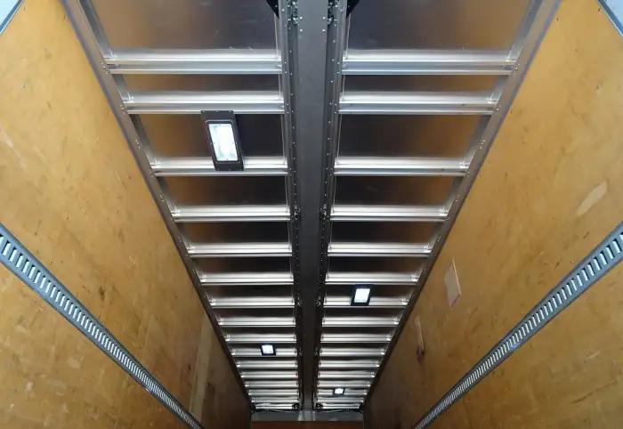 いすゞ ギガ 大型 ウイング エアサス ベッドの中古トラック画像10