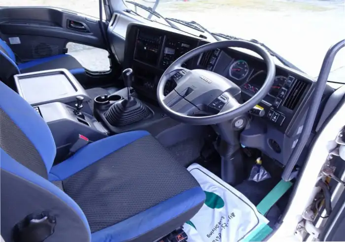 いすゞ ギガ 大型 ウイング エアサス ベッドの中古トラック画像13