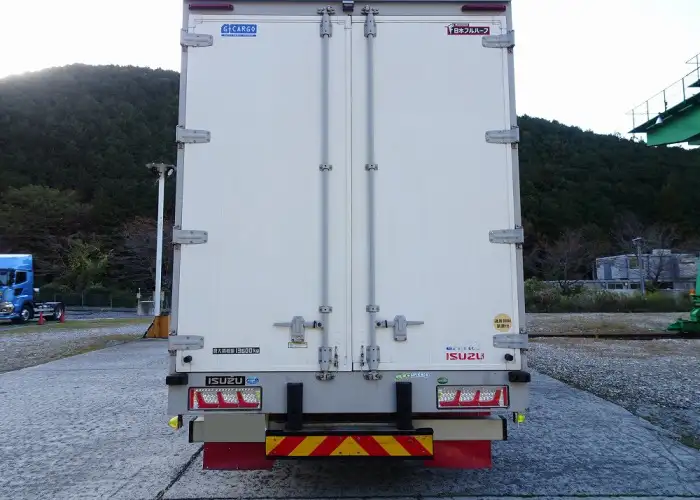 いすゞ ギガ 大型 ウイング エアサス ベッドの中古トラック画像5