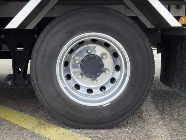 いすゞ フォワード 中型/増トン ウイング エアサス ベッドの中古トラック画像20