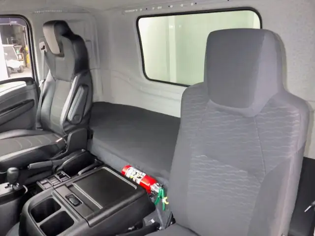 いすゞ フォワード 中型/増トン ウイング エアサス ベッドの中古トラック画像12