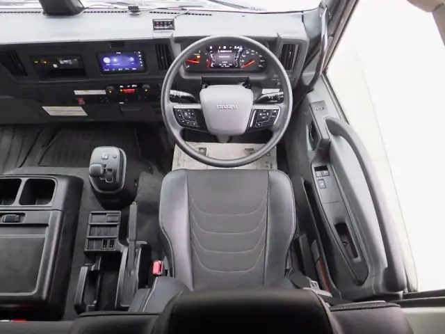 いすゞ フォワード 中型/増トン ウイング エアサス ベッドの中古トラック画像13