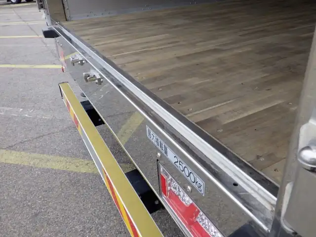 いすゞ フォワード 中型/増トン ウイング エアサス ベッドの中古トラック画像7