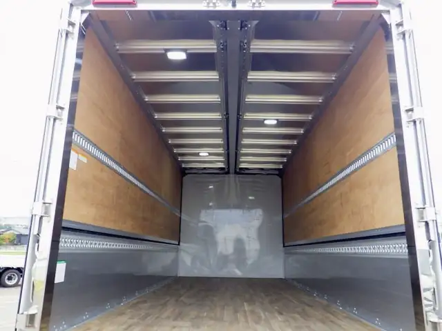 いすゞ フォワード 中型/増トン ウイング エアサス ベッドの中古トラック画像4