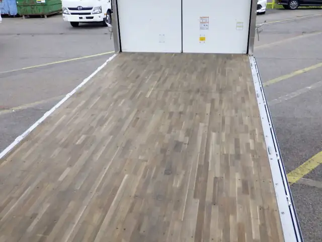 いすゞ フォワード 中型/増トン ウイング エアサス ベッドの中古トラック画像9