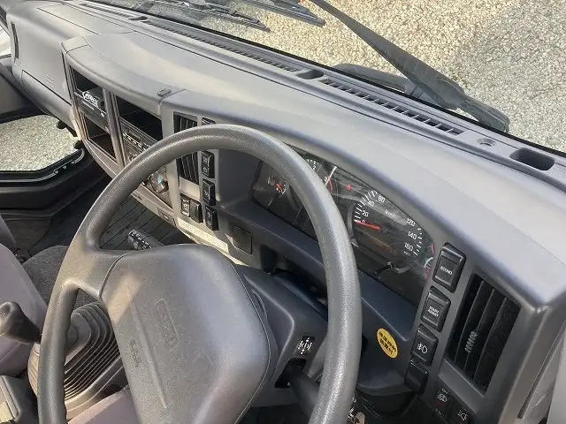 いすゞ フォワード 中型/増トン 平ボディ 床鉄板 ベッドの中古トラック画像11