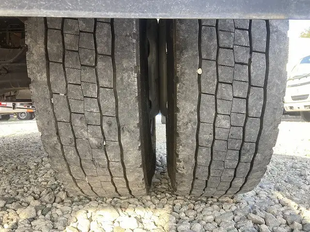 いすゞ フォワード 中型/増トン 平ボディ 床鉄板 ベッドの中古トラック画像20