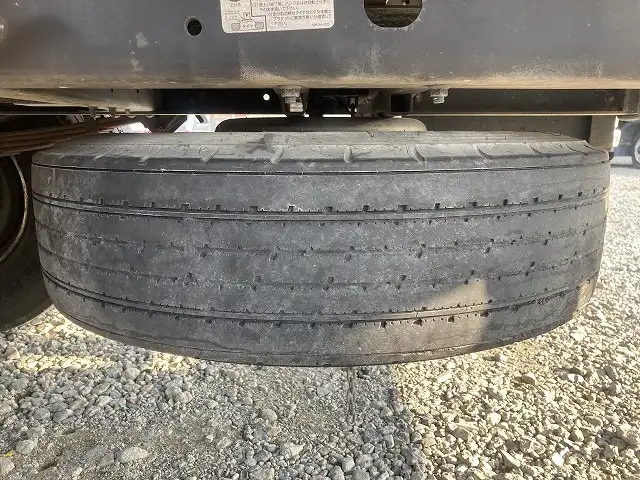 いすゞ フォワード 中型/増トン 平ボディ 床鉄板 ベッドの中古トラック画像16