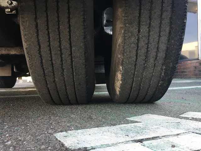 いすゞ エルフ 小型 平ボディ Wキャブ 床鉄板の中古トラック画像20