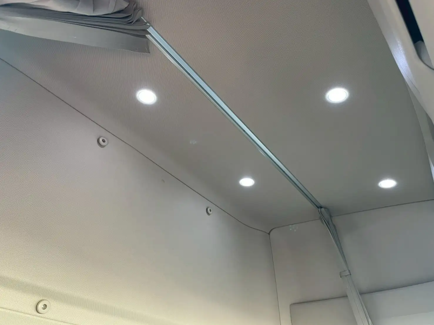 日野 プロフィア 大型 ウイング ハイルーフ エアサスの中古トラック画像14