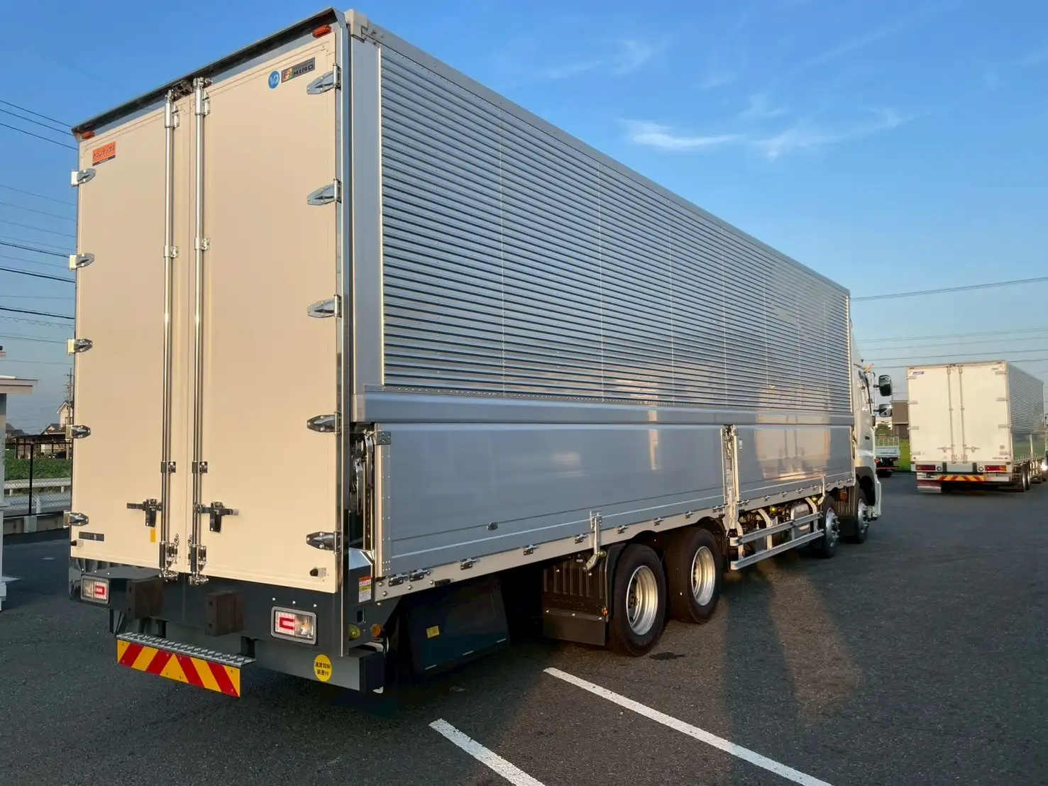 日野 プロフィア 大型 ウイング ハイルーフ エアサスの中古トラック画像3