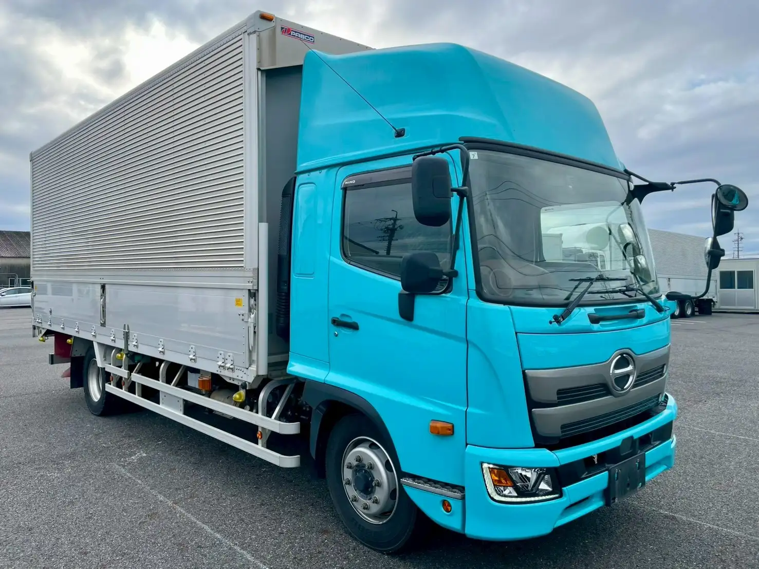 日野 レンジャー 中型/増トン ウイング エアサス ベッドの中古トラック画像2