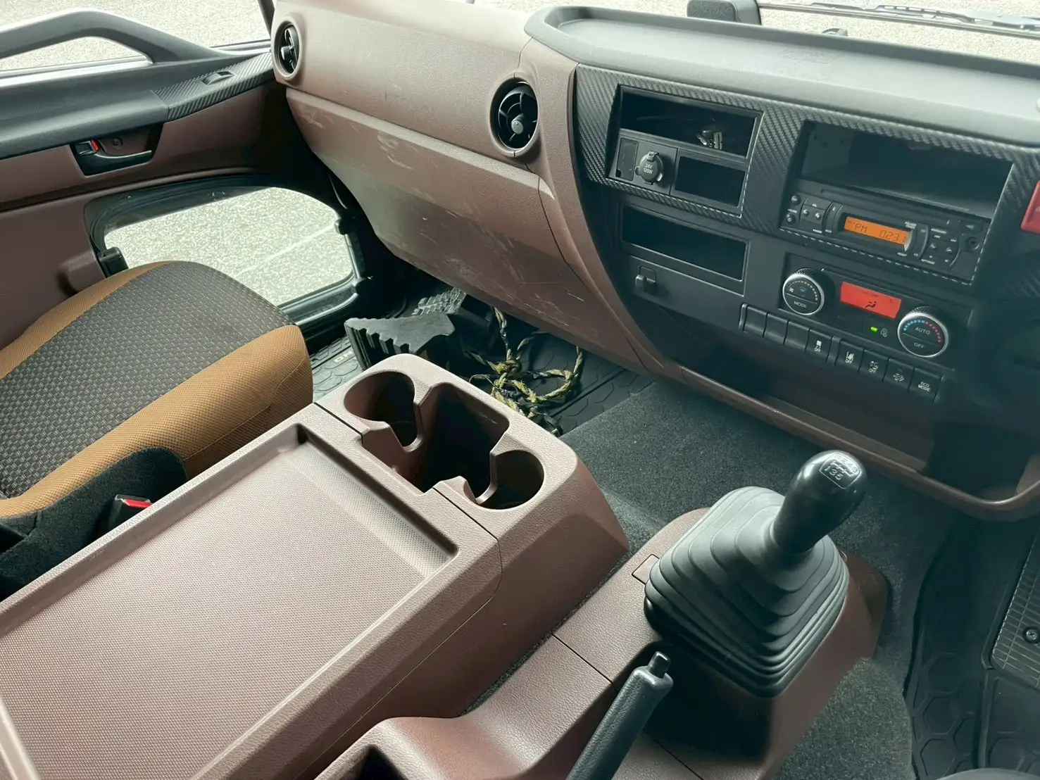 日野 レンジャー 中型/増トン ウイング エアサス ベッドの中古トラック画像13