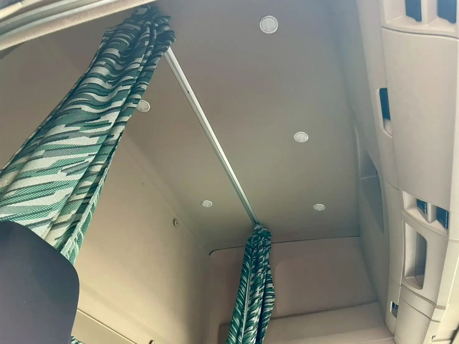 日野 レンジャー 中型/増トン ウイング エアサス ベッドの中古トラック画像15