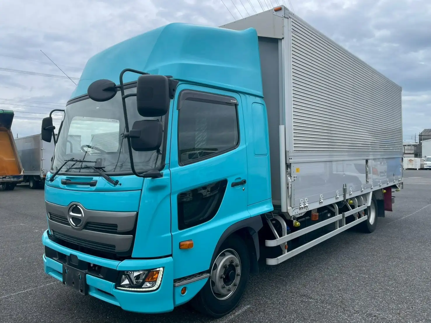 日野 レンジャー 中型/増トン ウイング エアサス ベッド の中古トラック【車両No.201087】