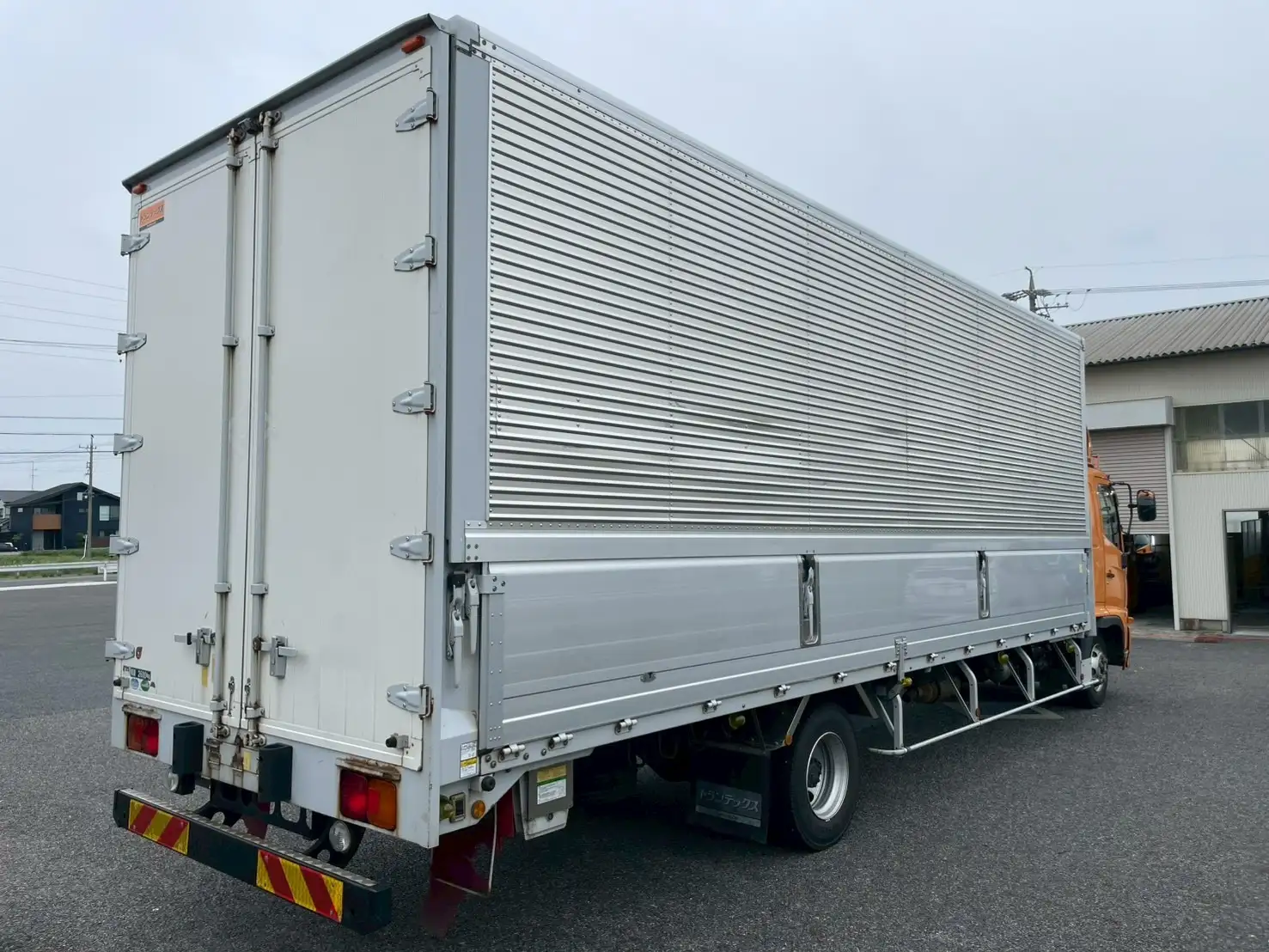 日野 レンジャー 中型/増トン ウイング ベッド TKG-FD9JPAAの中古トラック画像3