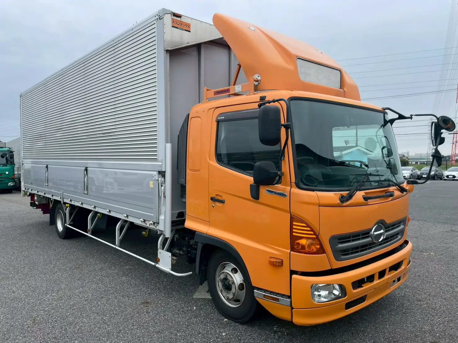 日野 レンジャー 中型/増トン ウイング ベッド TKG-FD9JPAAの中古トラック画像2