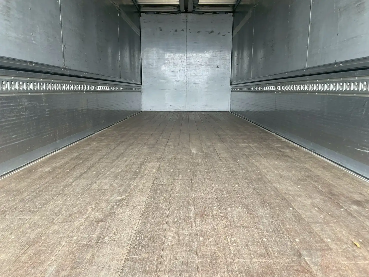 日野 レンジャー 中型/増トン ウイング ベッド TKG-FD9JPAAの中古トラック画像6