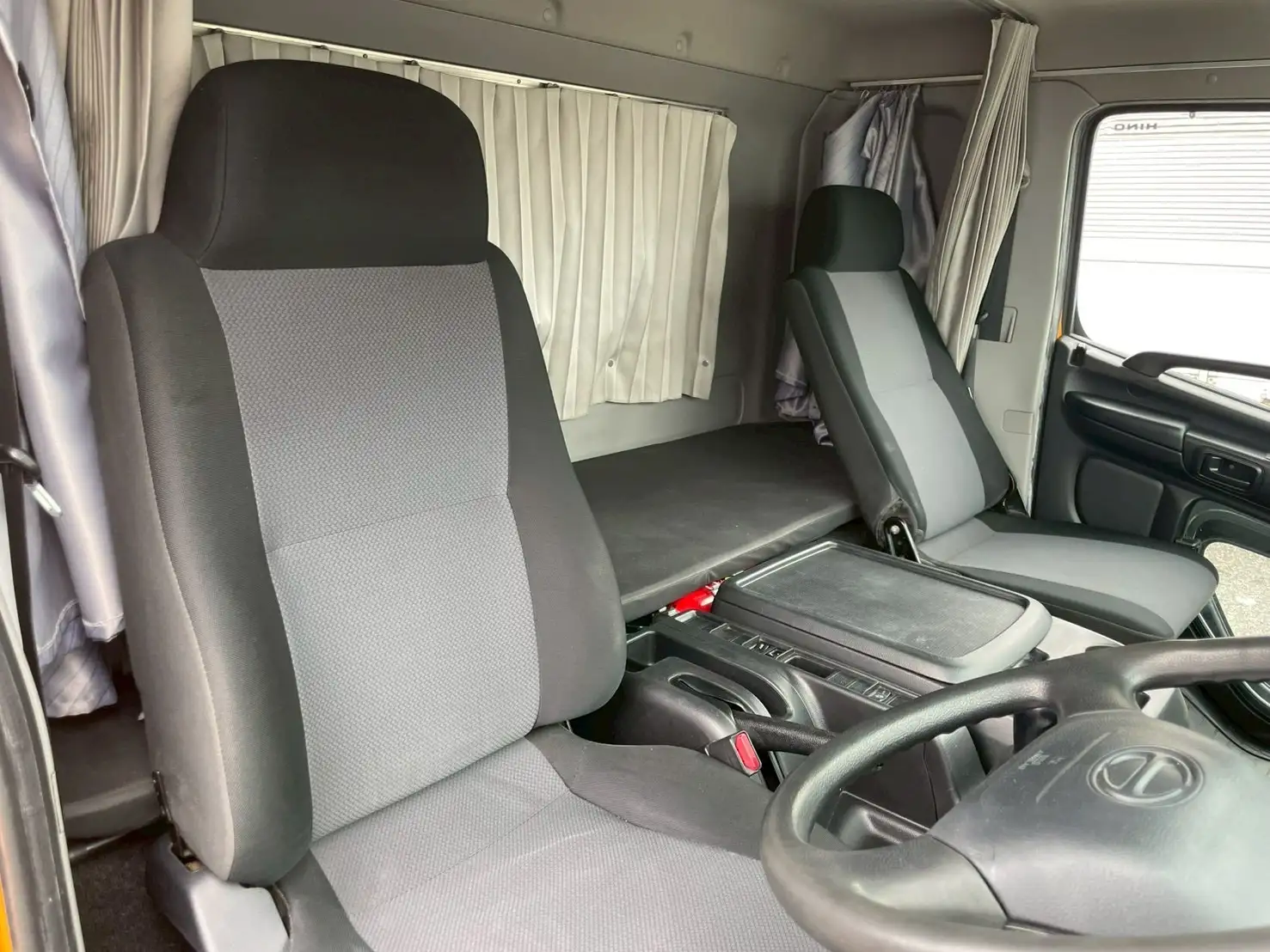 日野 レンジャー 中型/増トン ウイング ベッド TKG-FD9JPAAの中古トラック画像8