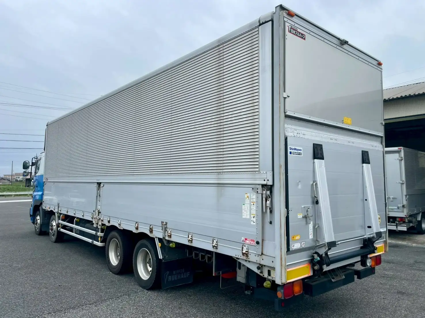 日野 プロフィア 大型 ウイング パワーゲート エアサスの中古トラック画像5