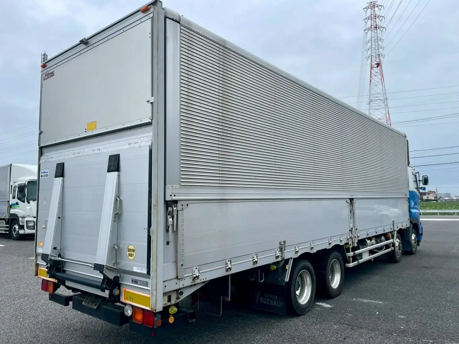 日野 プロフィア 大型 ウイング パワーゲート エアサスの中古トラック画像3