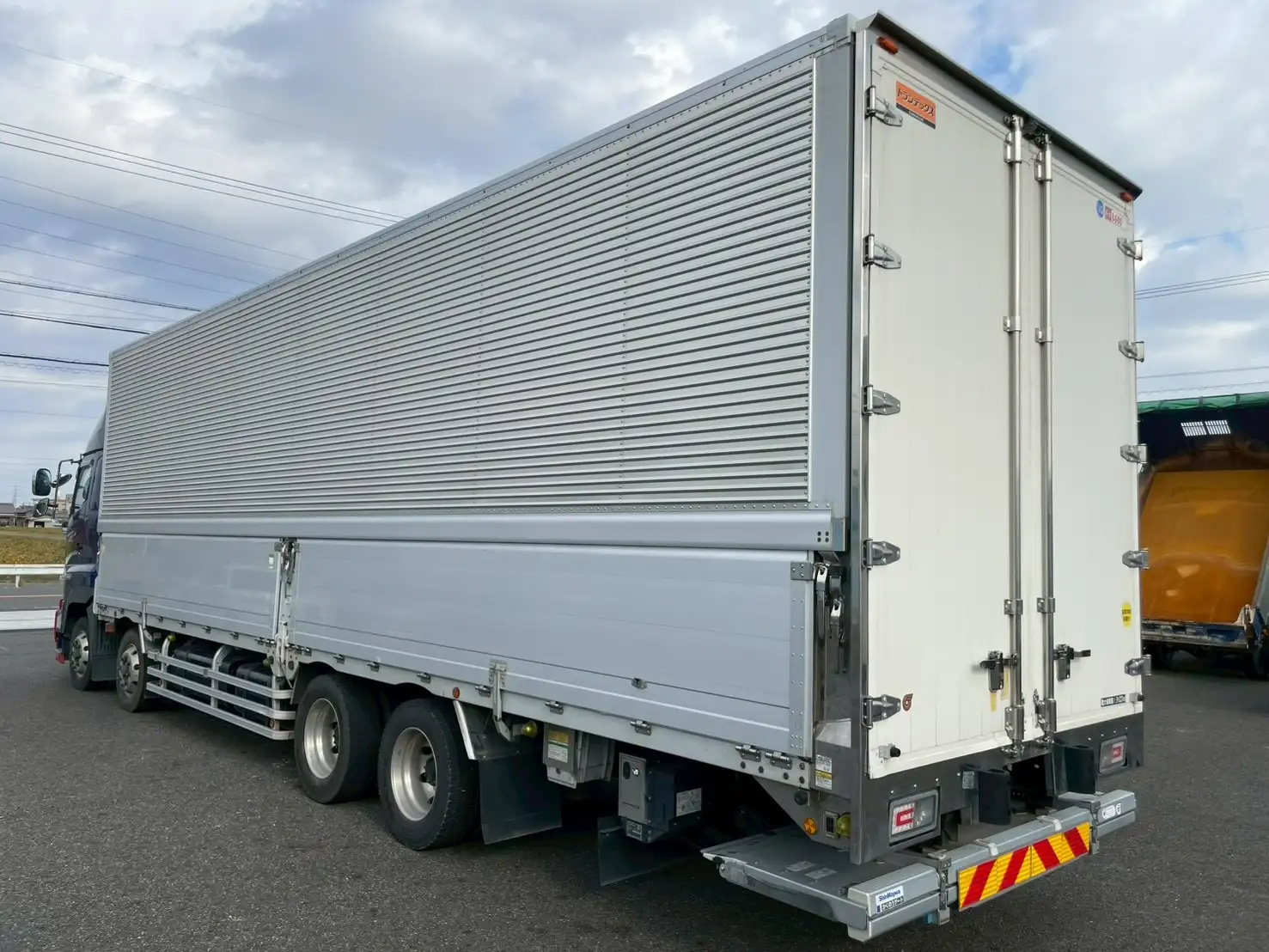 日野 プロフィア 大型 ウイング パワーゲート ハイルーフの中古トラック画像5