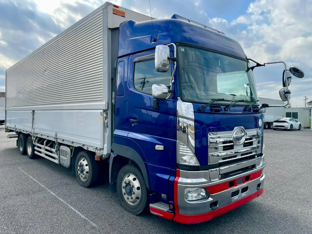 日野 プロフィア 大型 ウイング パワーゲート ハイルーフの中古トラック画像2