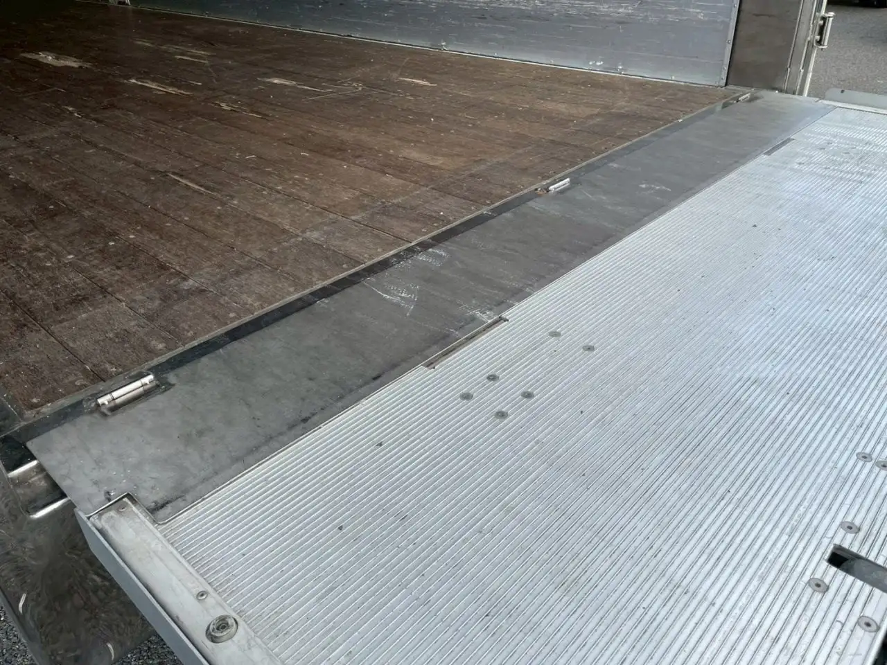 日野 プロフィア 大型 ウイング パワーゲート ハイルーフの中古トラック画像8