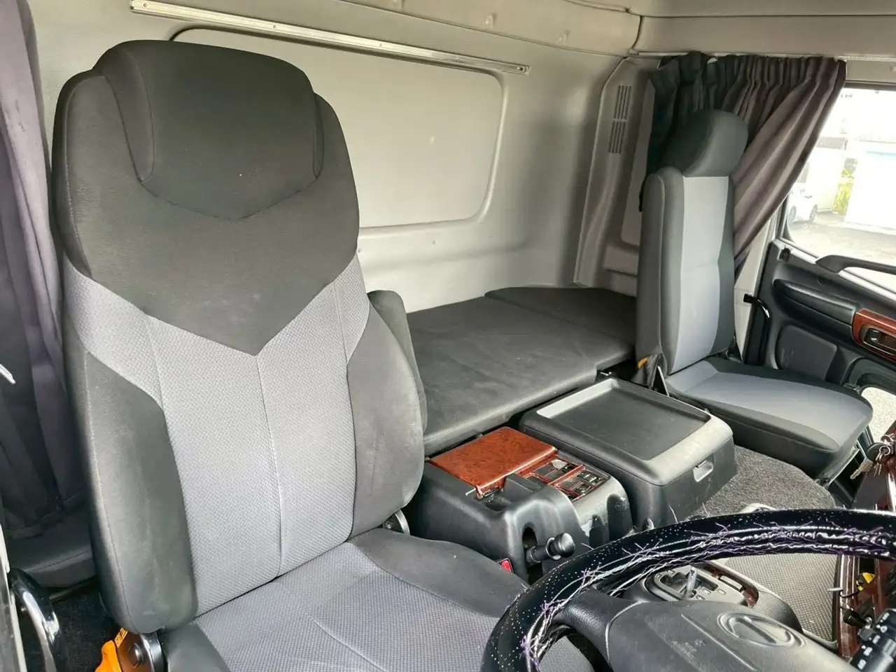 日野 プロフィア 大型 ウイング パワーゲート ハイルーフの中古トラック画像11