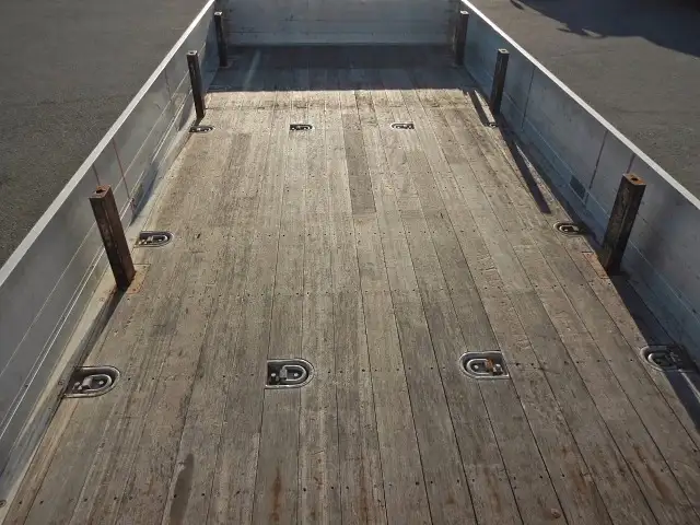 いすゞ フォワード 中型/増トン 平ボディ アルミブロック ベッドの中古トラック画像9