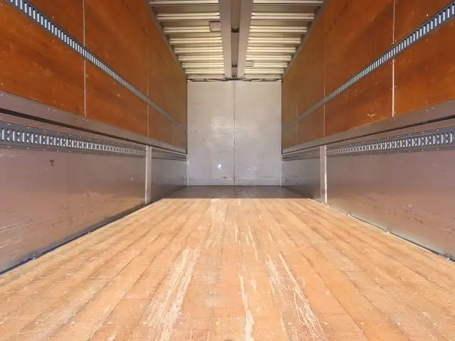 日野 プロフィア 大型 ウイング エアサス ベッドの中古トラック画像9