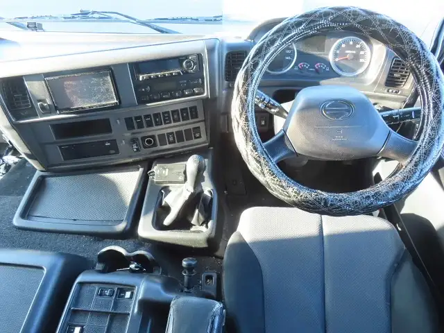 日野 プロフィア 大型 ウイング エアサス ベッドの中古トラック画像12