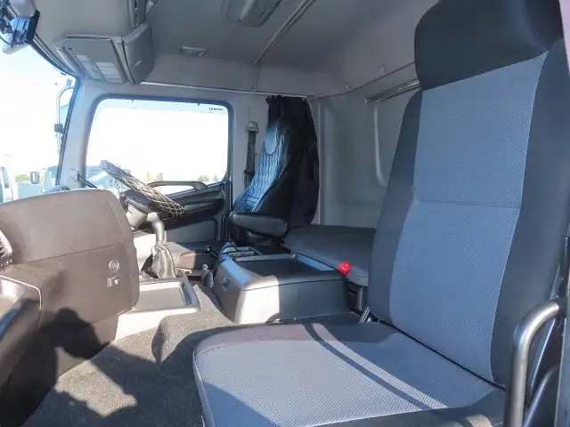 日野 プロフィア 大型 ウイング エアサス ベッドの中古トラック画像11