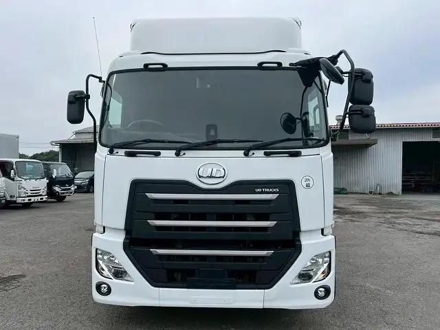 日産UD クオン 大型 ウイング エアサス ベッドの中古トラック画像2