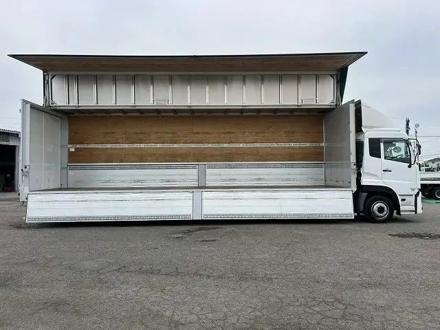 日産UD クオン 大型 ウイング エアサス ベッドの中古トラック画像3