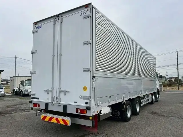 日産UD クオン 大型 ウイング エアサス ベッドの中古トラック画像4