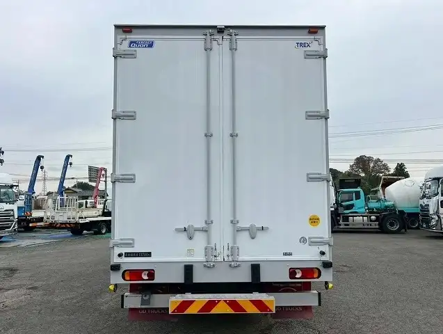 日産UD クオン 大型 ウイング エアサス ベッドの中古トラック画像5