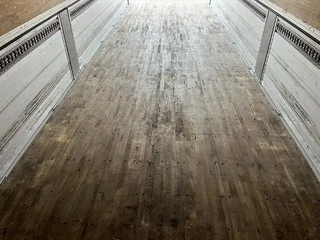 日産UD クオン 大型 ウイング エアサス ベッドの中古トラック画像10