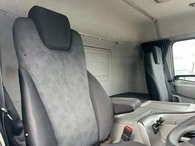 日産UD クオン 大型 ウイング エアサス ベッドの中古トラック画像12